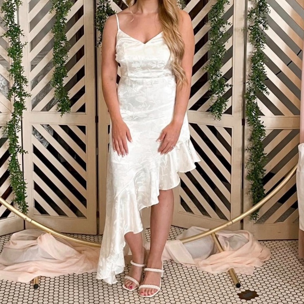 Lulus Love It Ivory Satin Floral
Jacquard Asymmetrical Midi Dress Bride